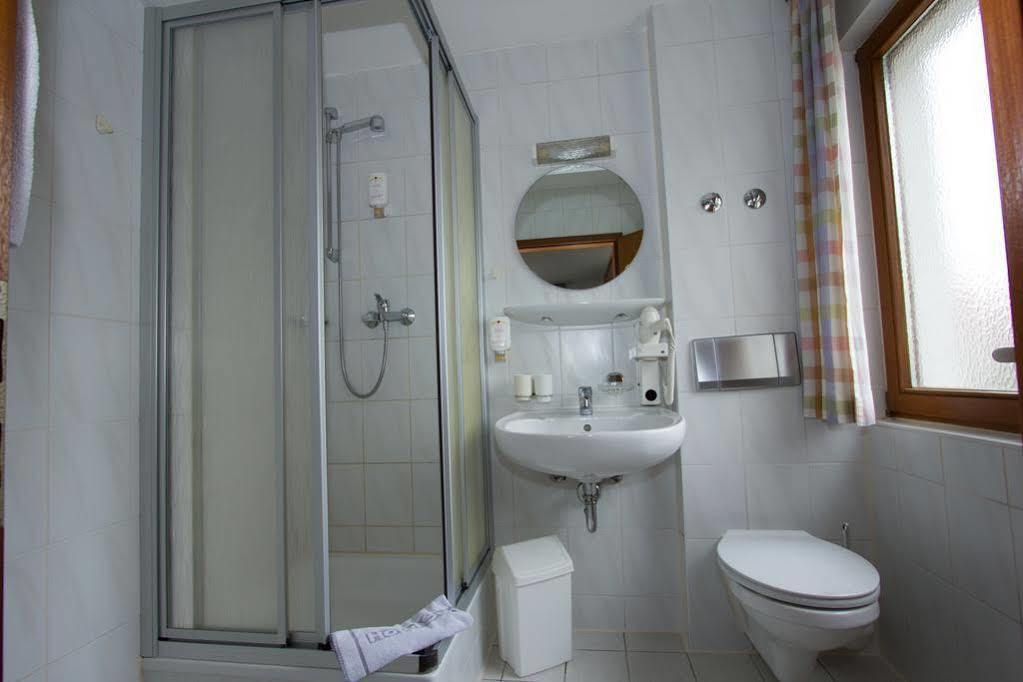Hotel Sonnenkeller Neu-Ulm Bagian luar foto