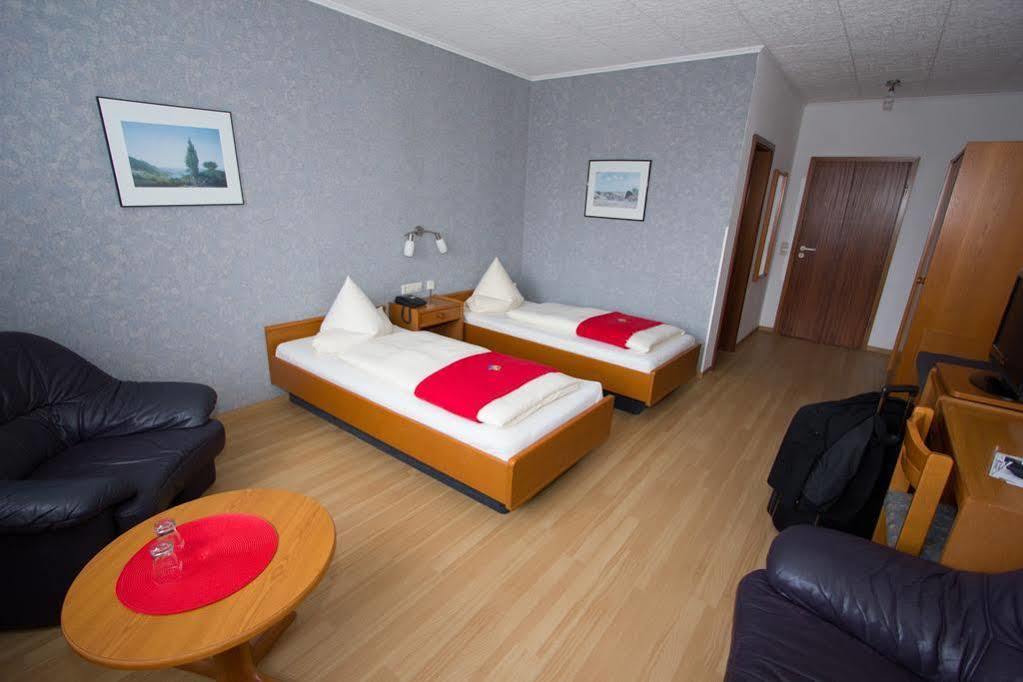 Hotel Sonnenkeller Neu-Ulm Bagian luar foto